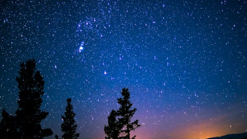 Светильник проектор звездного неба с колонкой