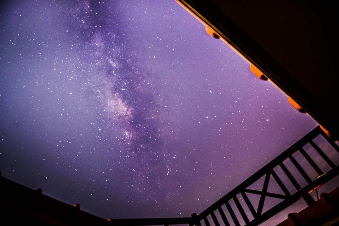 Проектор звездного неба для создания волшебной атмосферы в комнате