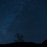 Проекция звездного неба на потолок в интерьере дома unsplash_192.jpg