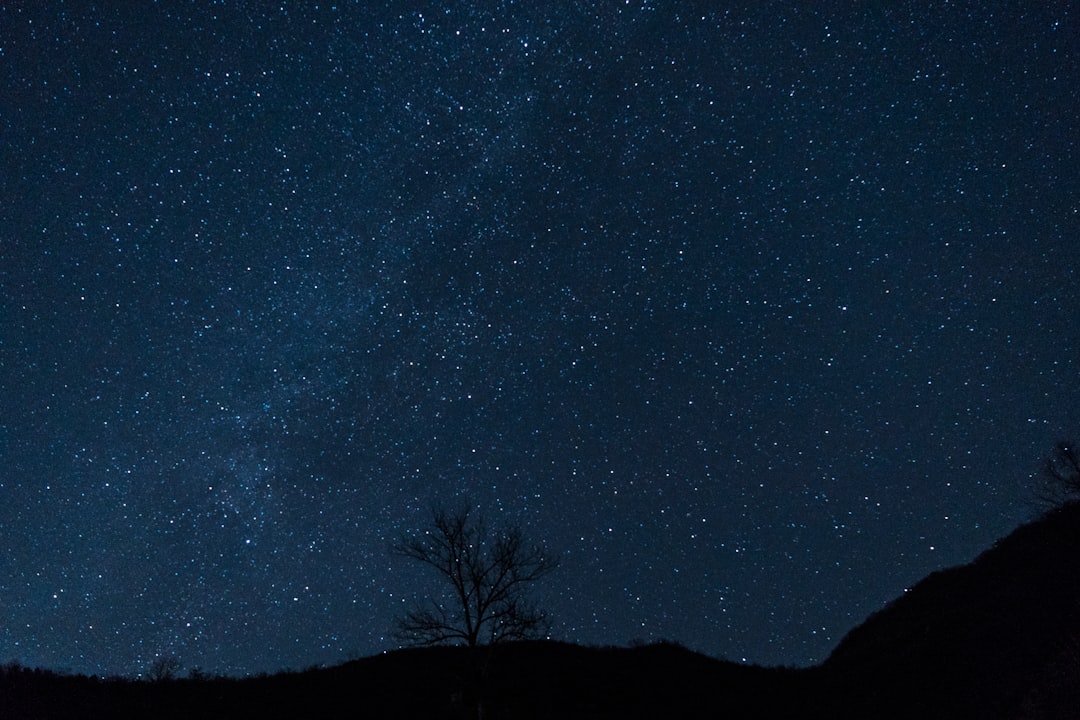 Проекция звездного неба на потолок в интерьере дома